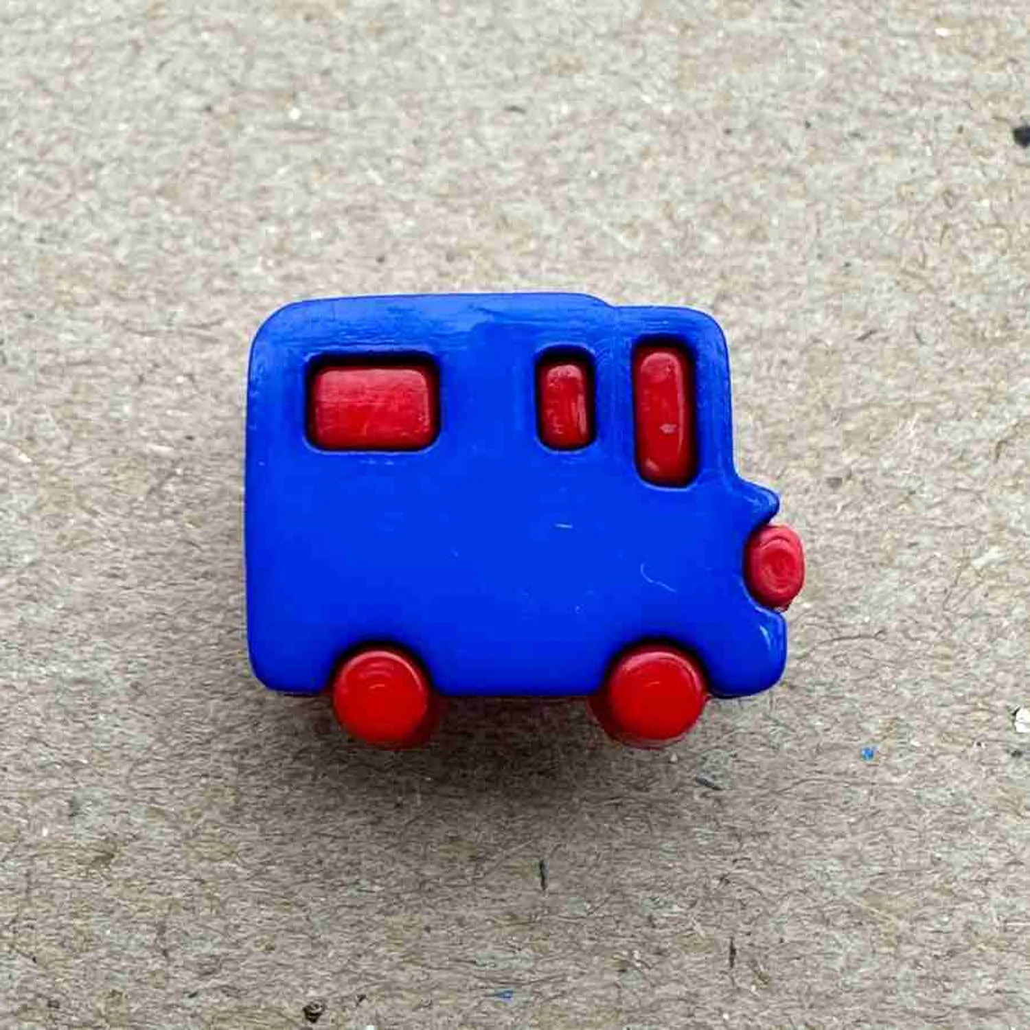 16mm Cartoon Bus Shank Button