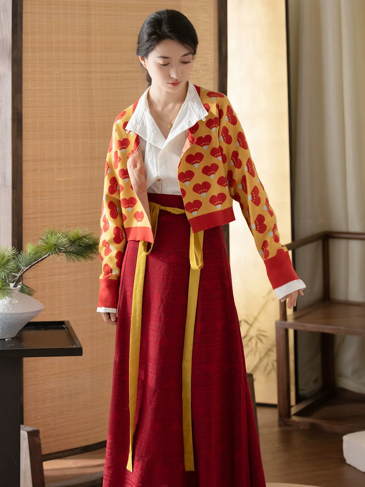 Bleeding Hearts 血心 Modernized Tang Dynasty Tanling Knit Cardigan