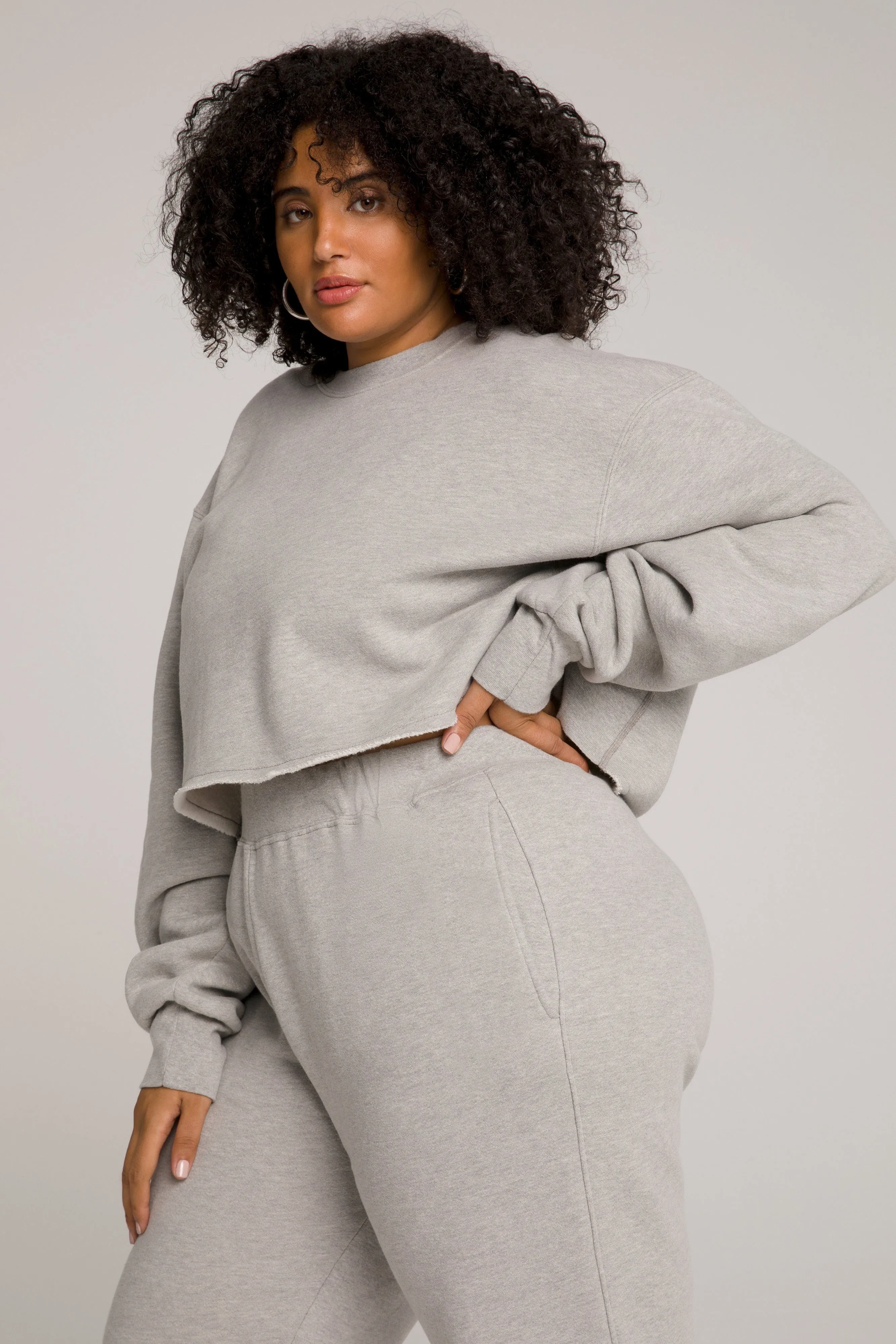 CROPPED & COOL SWEATSHIRT | HEATHER GREY001