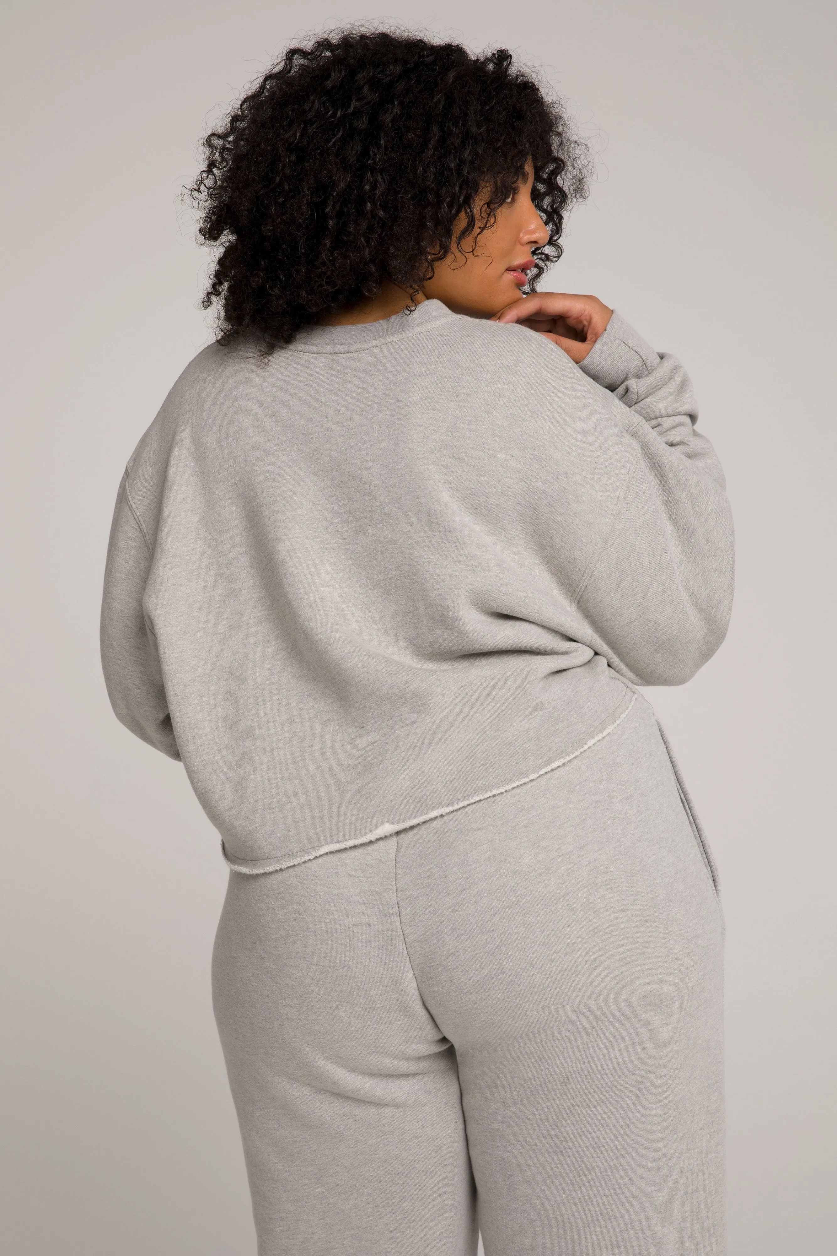 CROPPED & COOL SWEATSHIRT | HEATHER GREY001