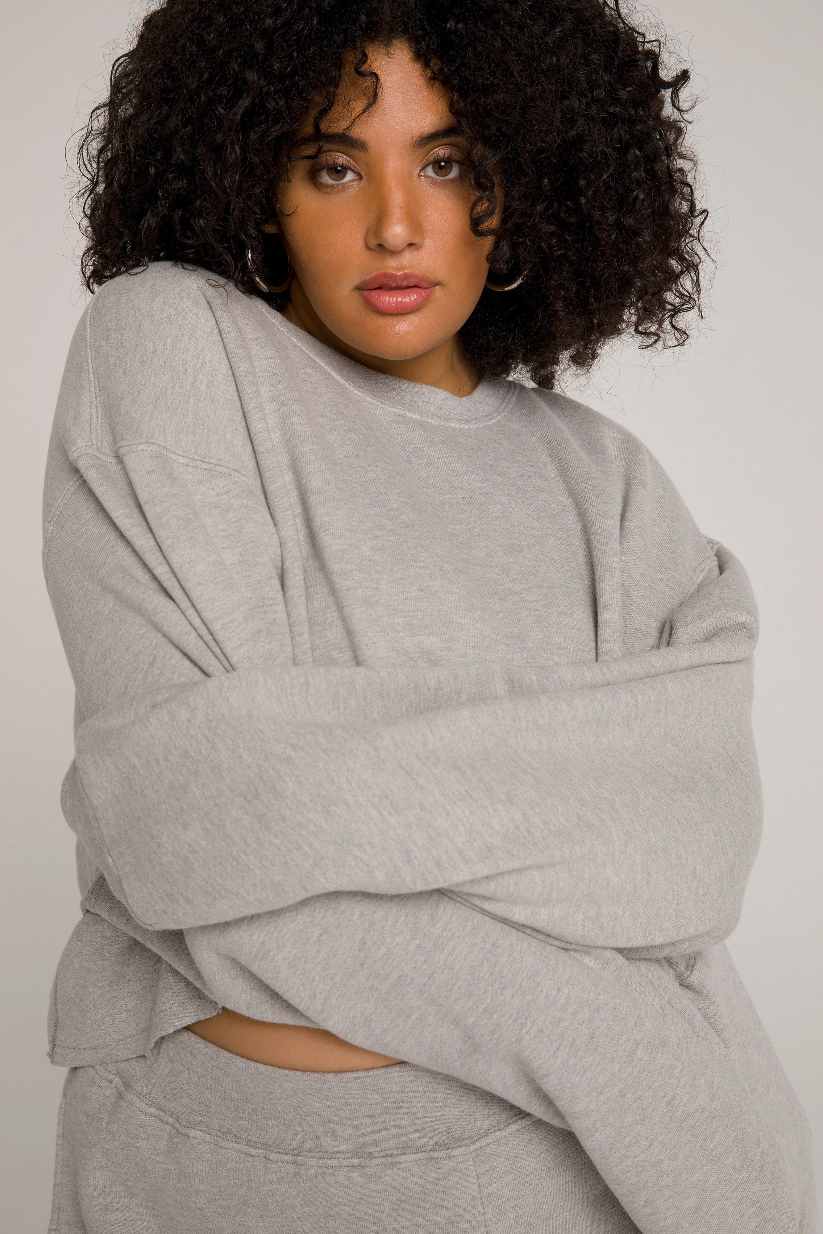 CROPPED & COOL SWEATSHIRT | HEATHER GREY001