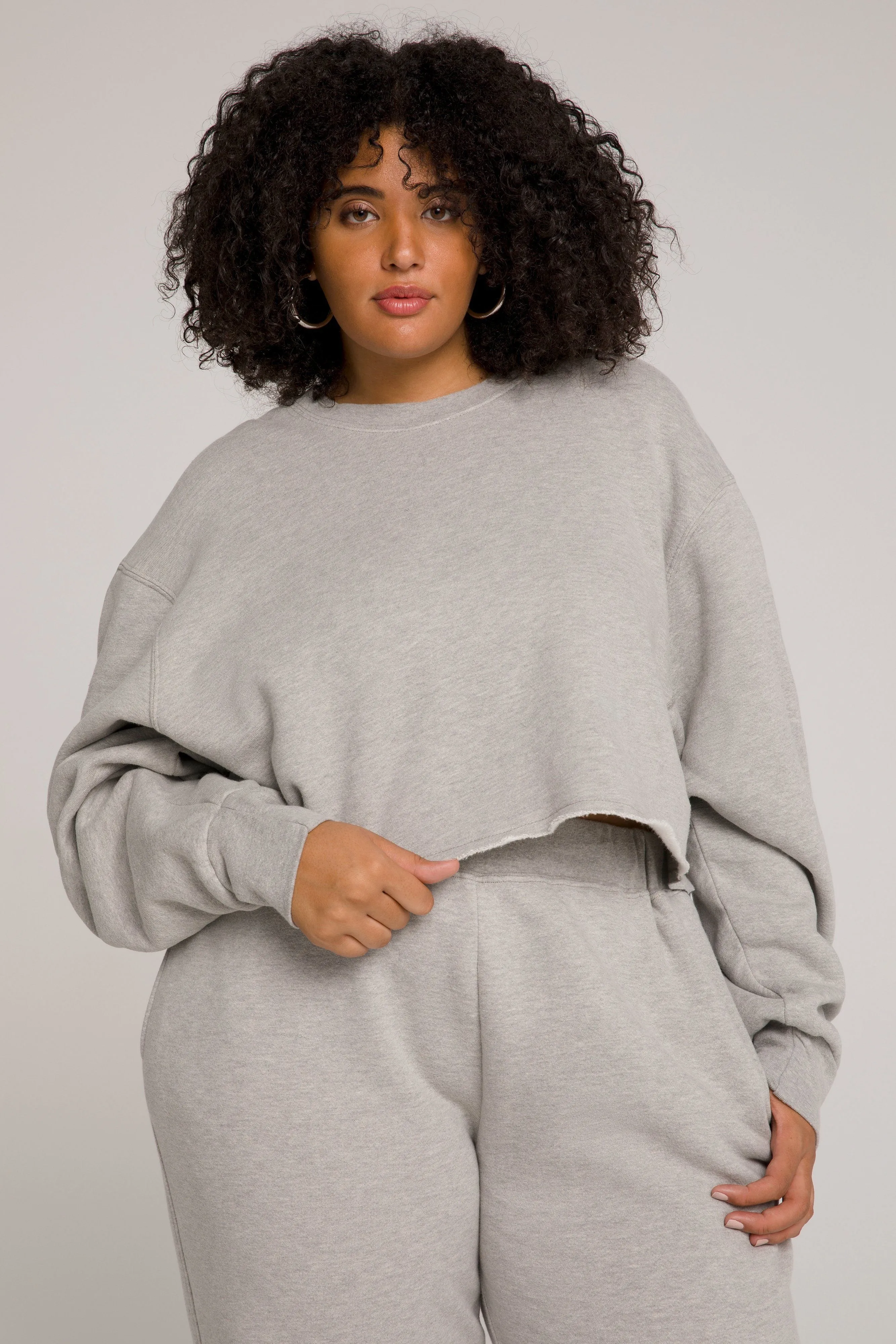 CROPPED & COOL SWEATSHIRT | HEATHER GREY001