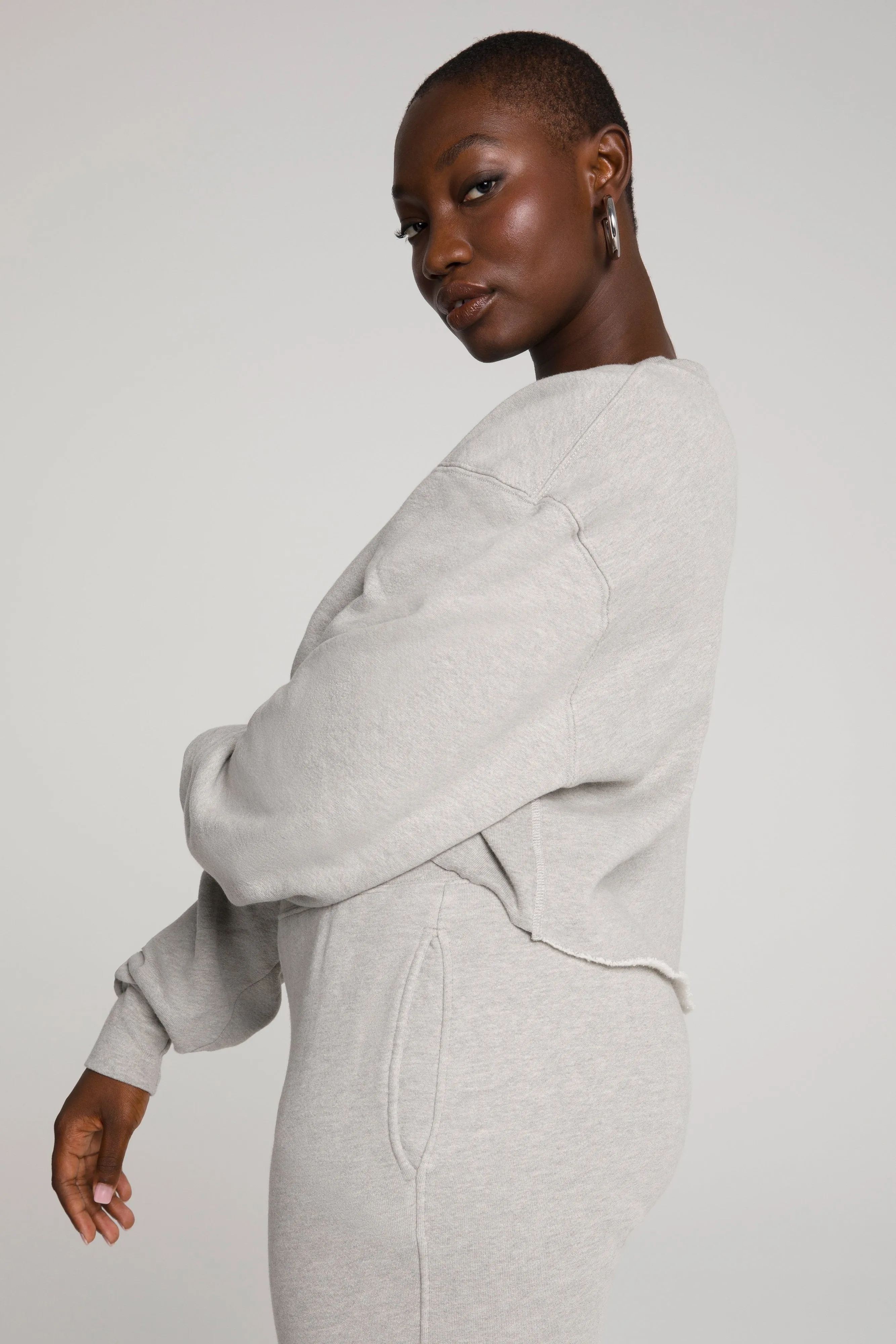 CROPPED & COOL SWEATSHIRT | HEATHER GREY001