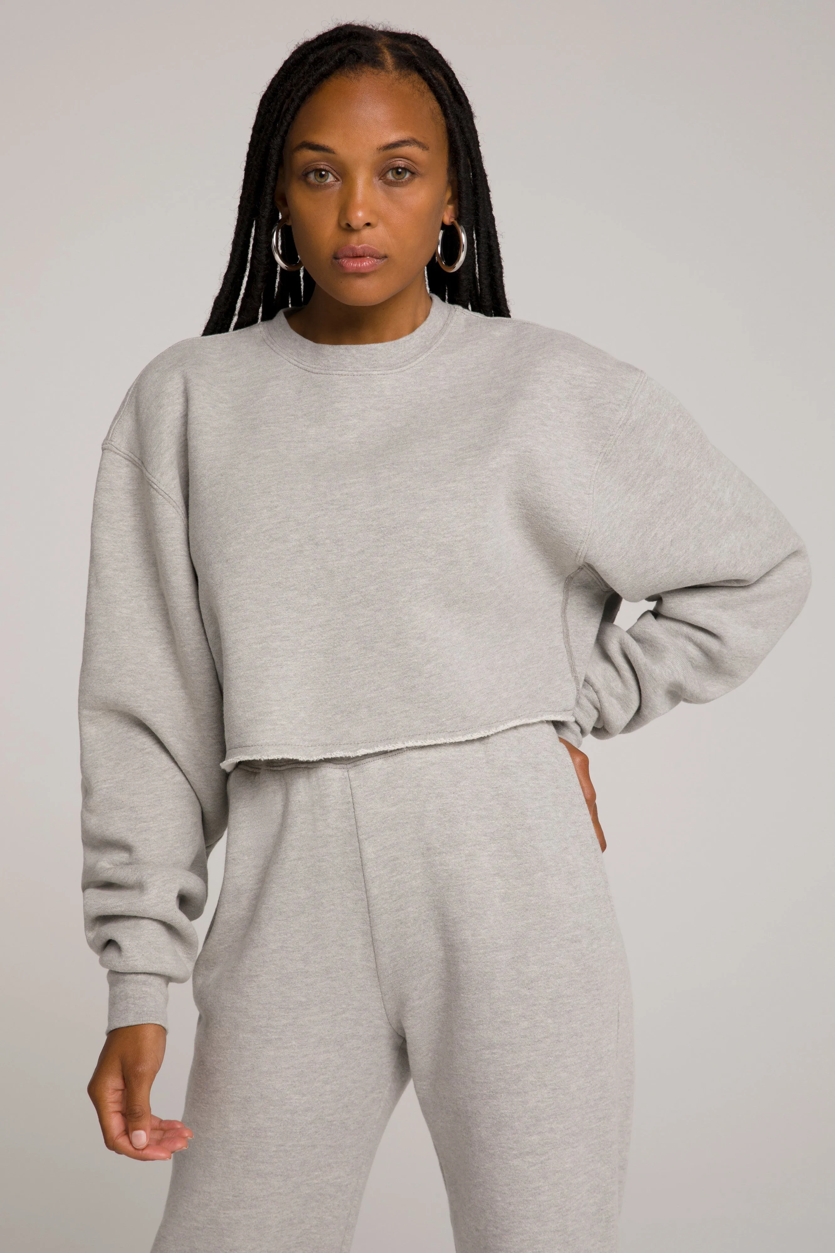 CROPPED & COOL SWEATSHIRT | HEATHER GREY001